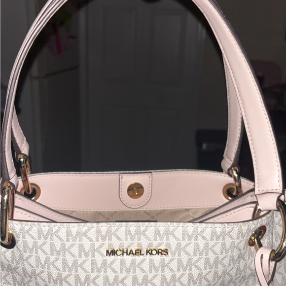 Michael Kors Signature Pink and Cream Shoulder Bag & Wrislet Wallet - Picture 5 of 10